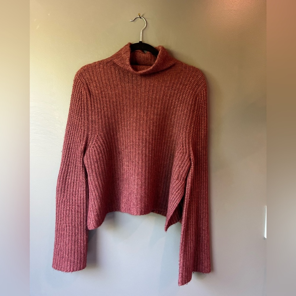 360 SWEATER mock neck crop sweater, size small